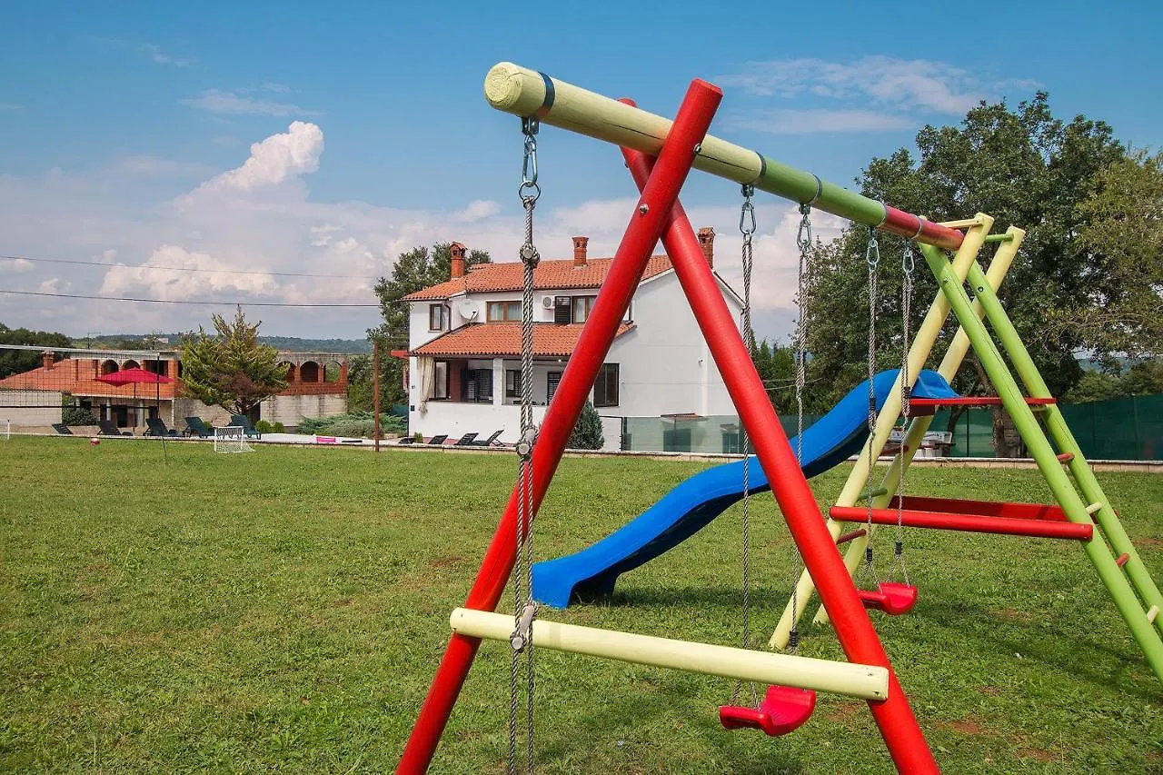 Apartments Lara Šajini