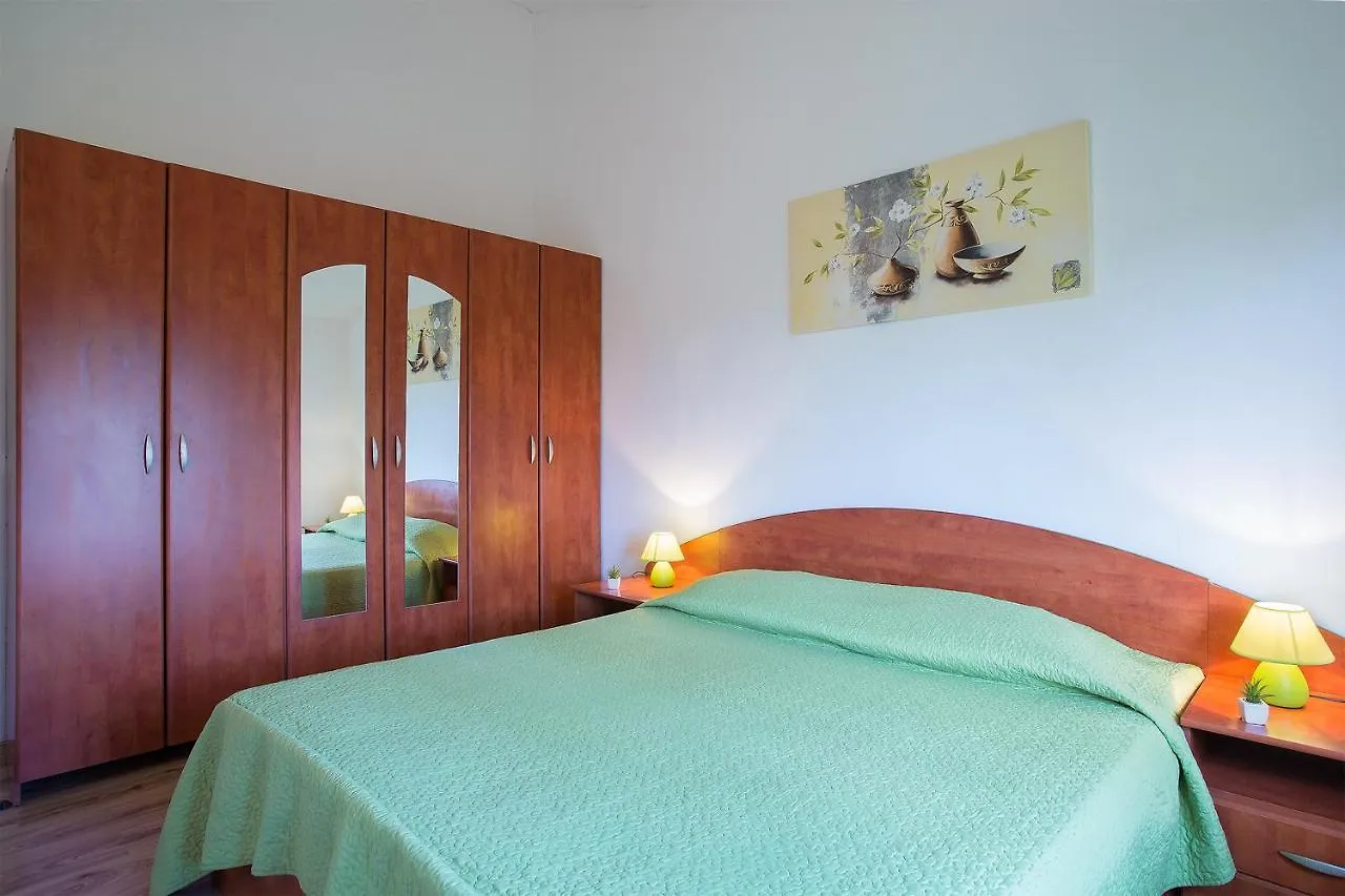 Apartments Lara Šajini Hırvatistan